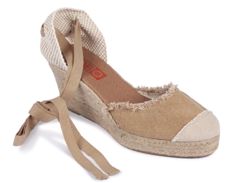 Alpargata KEYLA Desflecada cuña media y puntera con cintas